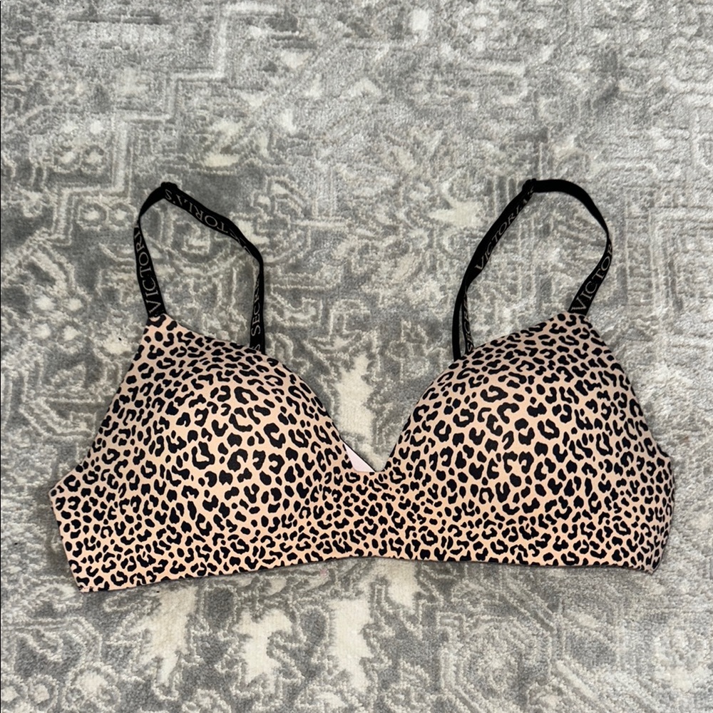Cheetah Print Victoria’s Secret Seamless Bra 36C. Perfect condition (like new).